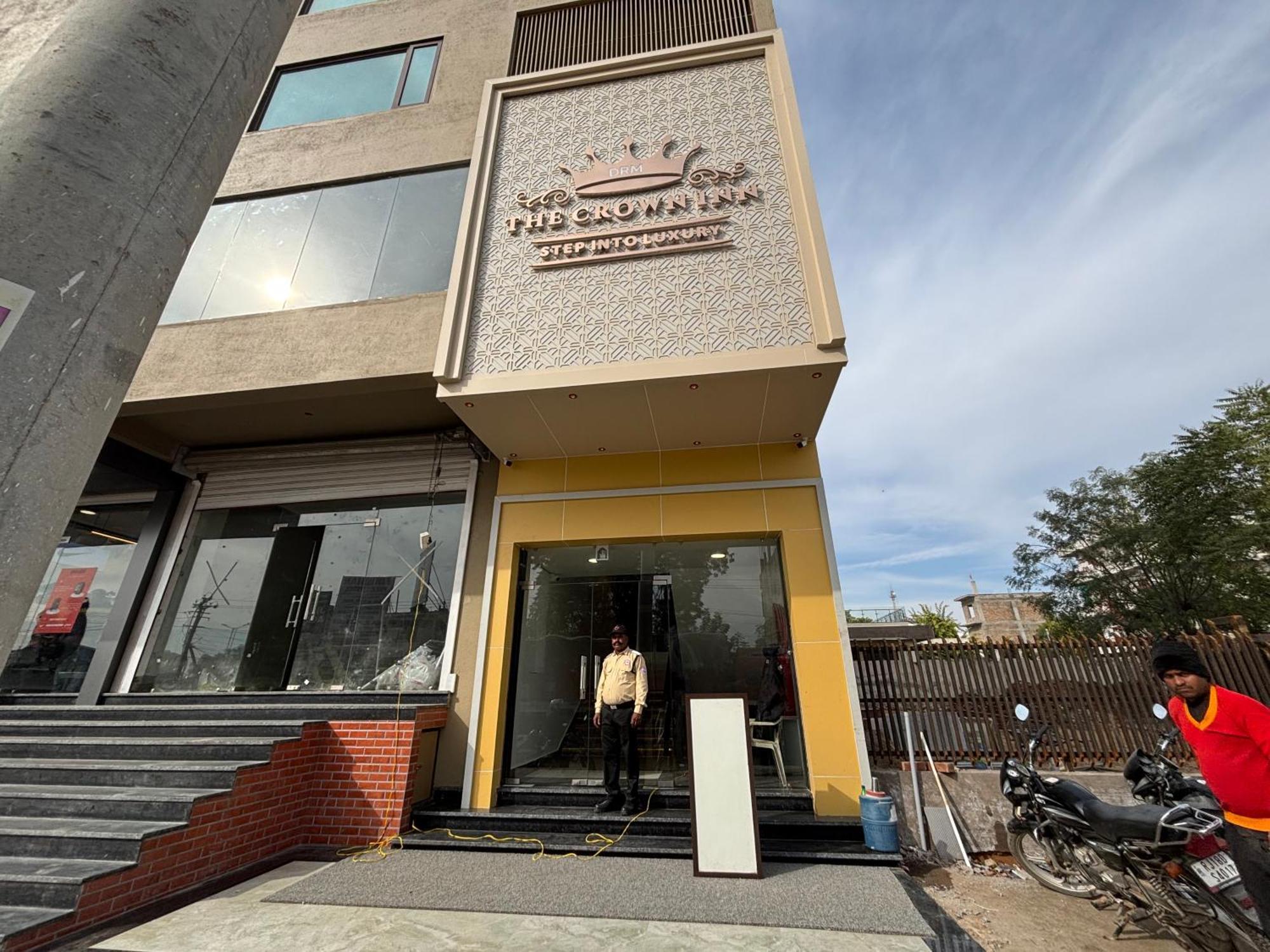 Hotel The Crown Inn Jhunjhunu المظهر الخارجي الصورة