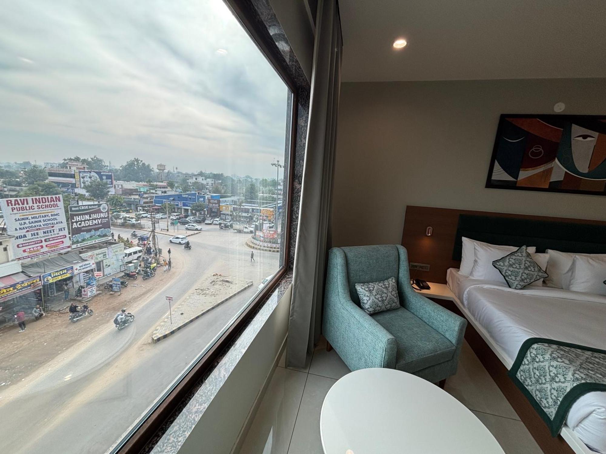 Hotel The Crown Inn Jhunjhunu المظهر الخارجي الصورة